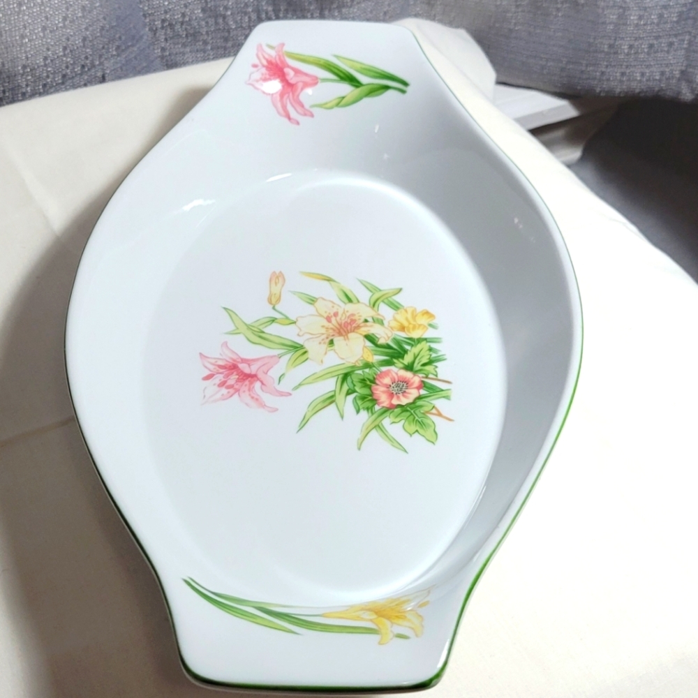 ❤ LILY SCALLOPED SERVING DISH